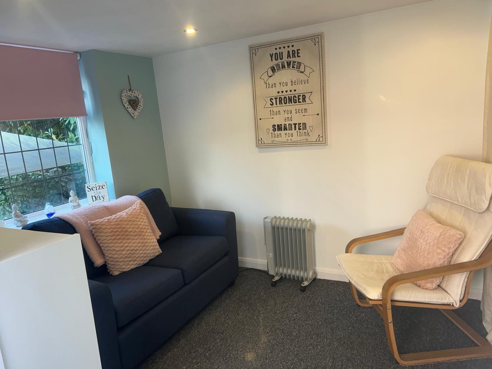 SaM Therapy room showing the therapist's chair and an inspiring wall print